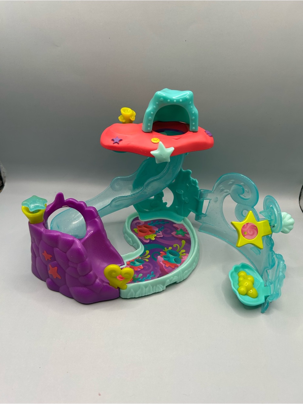 Sega Spin Master Zoobles Spring to Life Sea Habitat Playset Only